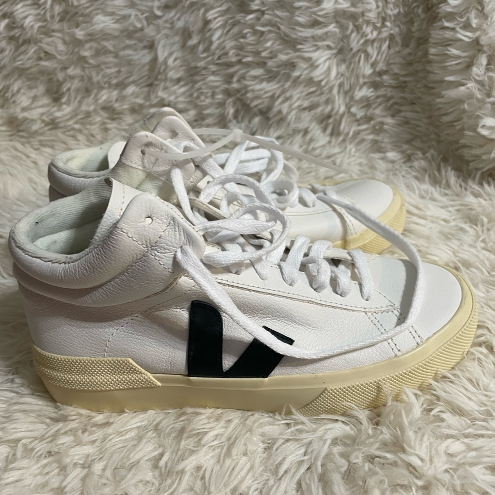 Veja Minotaur High Top Sneaker